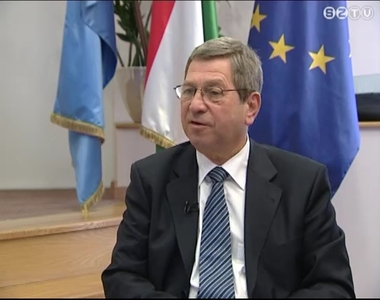 Péntektől-péntekig - 2011. május 13. Péntektől-péntekig - 2011. május 13.