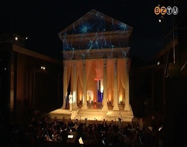 Igazi k�nnyed, ny�ri opera ker�lt az id�n �tven �ves Iseumi Szabadt�ri J�t�kok reperto�rj�ba