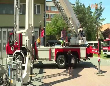 Gyereknapon megnyíltak a szertárkapuk a megye önkormányzati és önkéntes tűzoltóságain Gyereknapon megnyíltak a szertárkapuk a megye önkormányzati és önkéntes tűzoltóságain