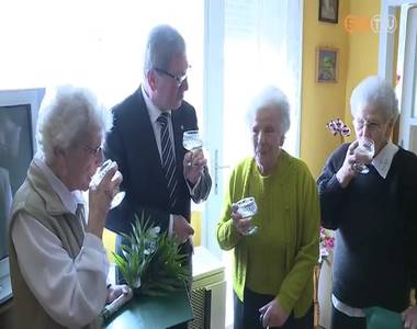 Sz�pkor�t k�sz�nt�tt a polg�rmester