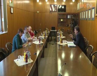 A k�zgy�l�st �rt�kelt�k a p�rtok