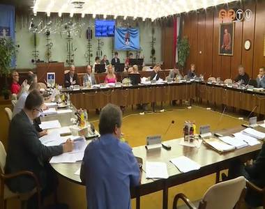 �l�sezett a Jogi �s T�rsadalmi Kapcsolatok Bizotts�ga is