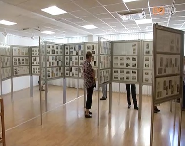 16 k�peslapgy�jt� mutatja be gy�jtem�nye gy�ngyszemeit a Berzsenyi k�nyvt�rban