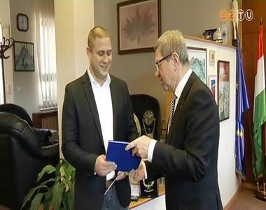 Balesetmentes k�zleked�st jutalmaztak