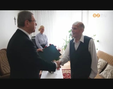 Mosolyg�s id�s f�rfit k�sz�nt�tt a polg�rmester