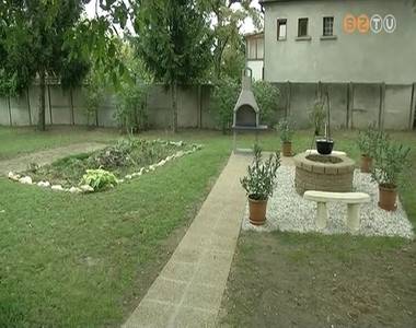 �j kerti eszk�z�ket kaptak az id�sek