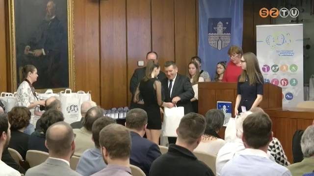 Jutalmazt�k a Szombathelyi Sportiskola legjobbjait